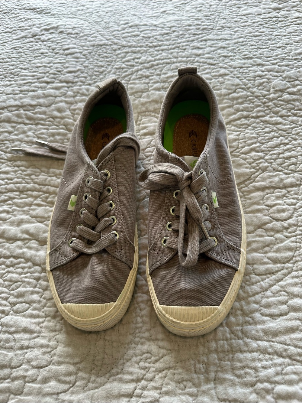 Cariuma Gray Canvas Low-Top Sneakers
